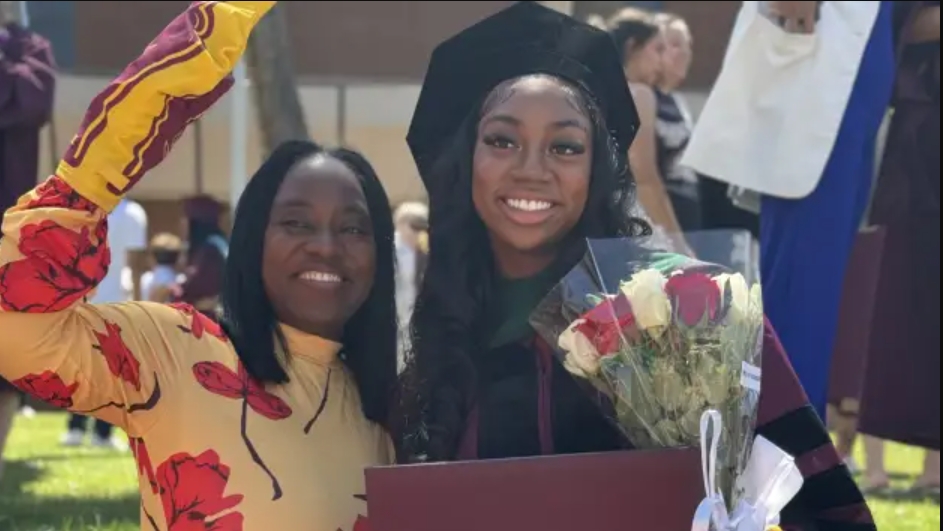 Мама 18-річної дівчини з докторським ступенем назвала 4 правила виховання успішної дитини